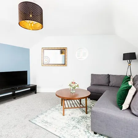 Duplex Loft With Balcony & Private Entrance In Jq