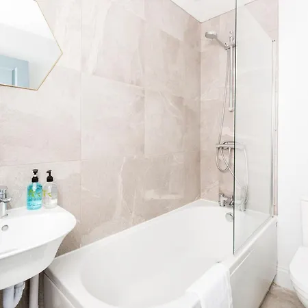 Duplex Loft With Balcony & Private Entrance In Jq Apartment Birmingham